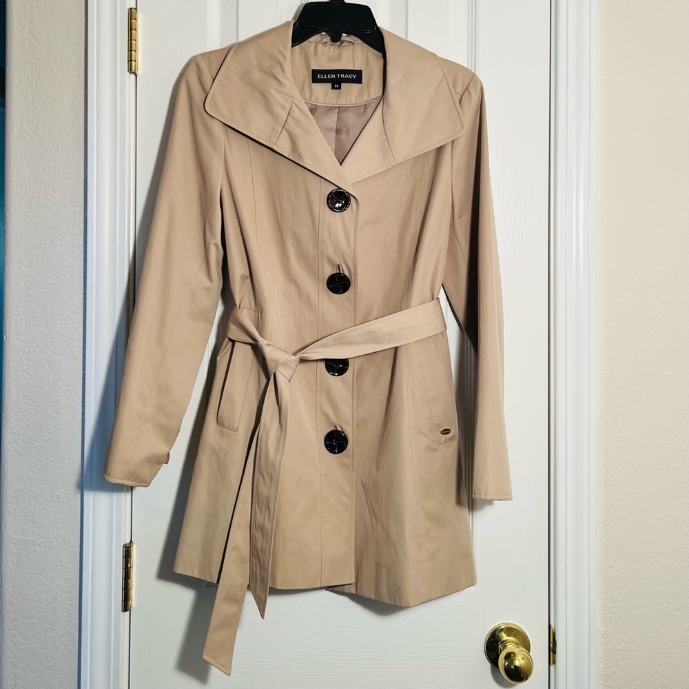 Ellen Tracy tan trench coat size petite small